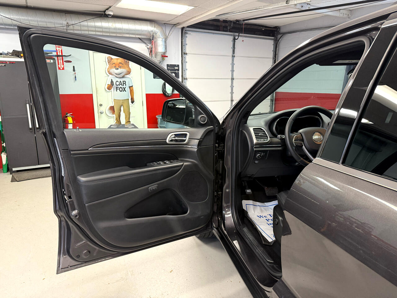 Vehicle image 31 of 59