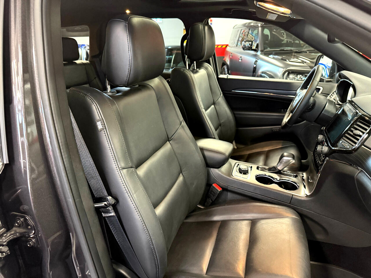 Vehicle image 41 of 59