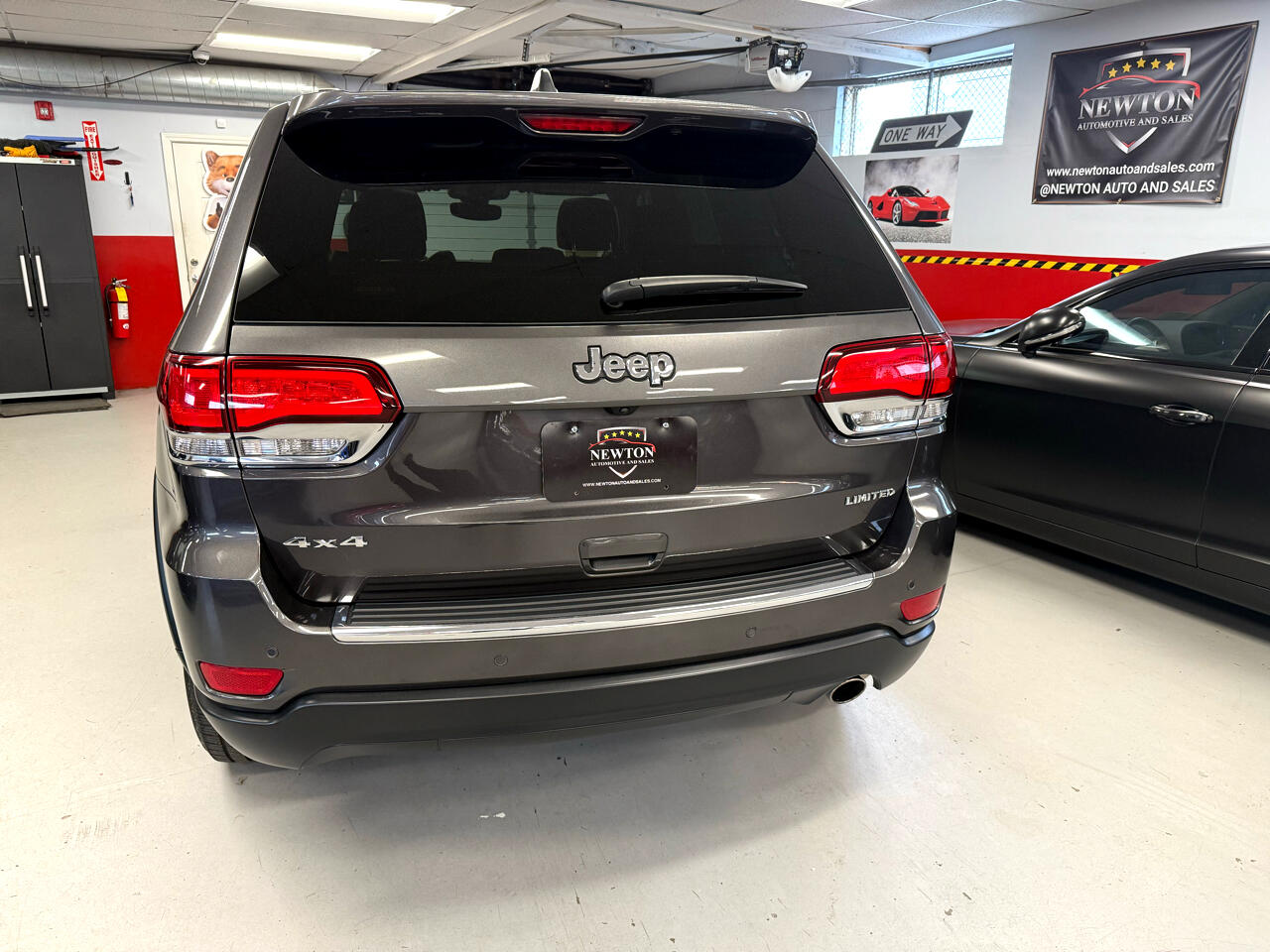 Vehicle image 10 of 59