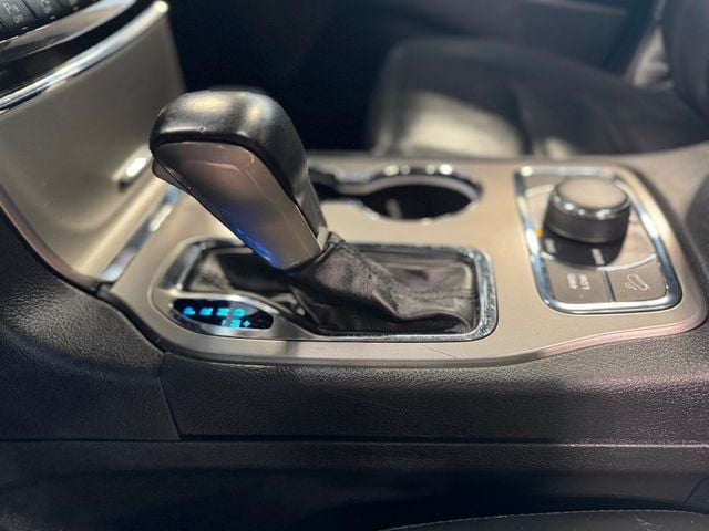 Vehicle image 31 of 37