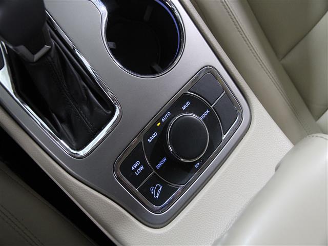 Vehicle image 18 of 25