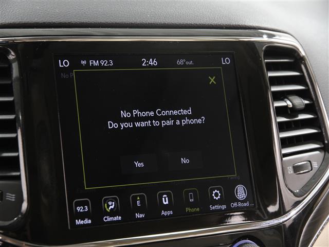 Vehicle image 14 of 25