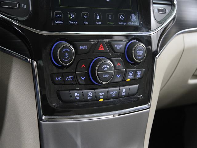 Vehicle image 16 of 25