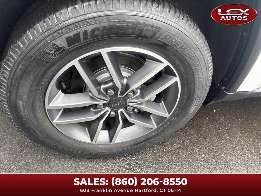 Vehicle image 19 of 49