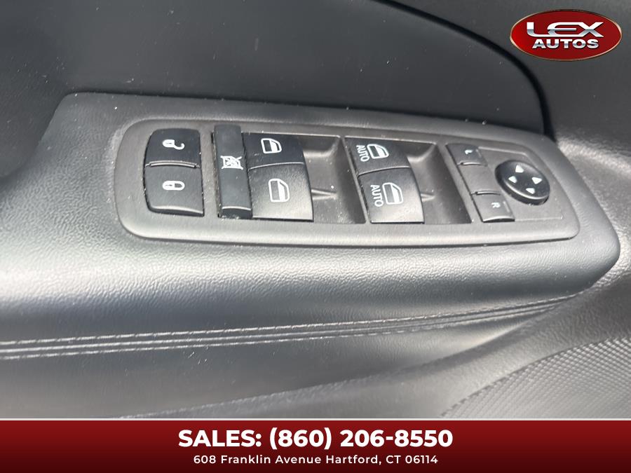 Vehicle image 27 of 49