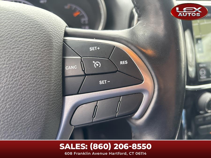 Vehicle image 33 of 49