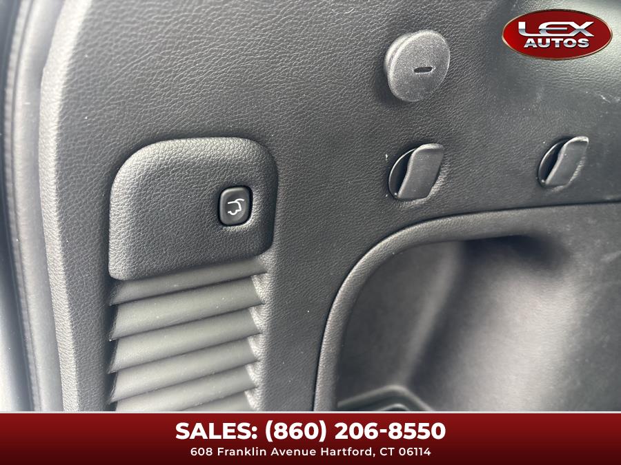 Vehicle image 26 of 49
