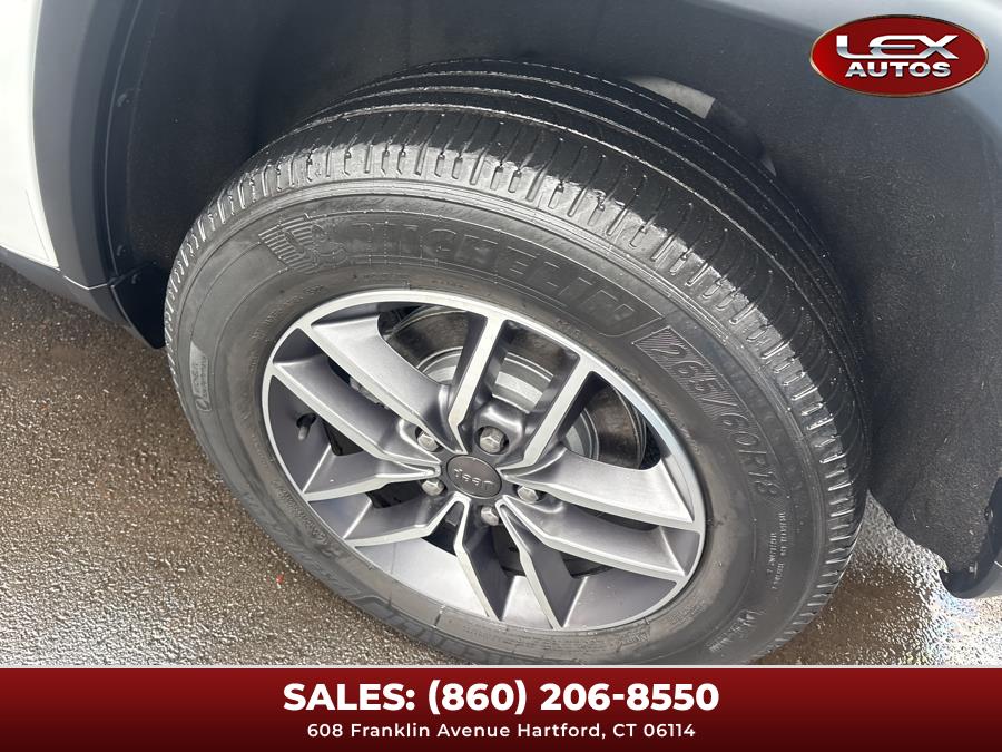 Vehicle image 18 of 49