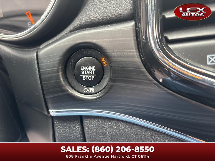 Vehicle image 32 of 49