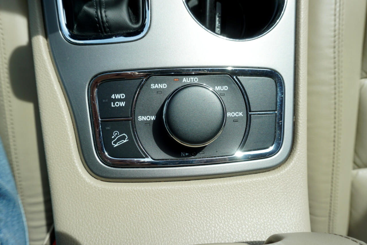 Vehicle image 23 of 28