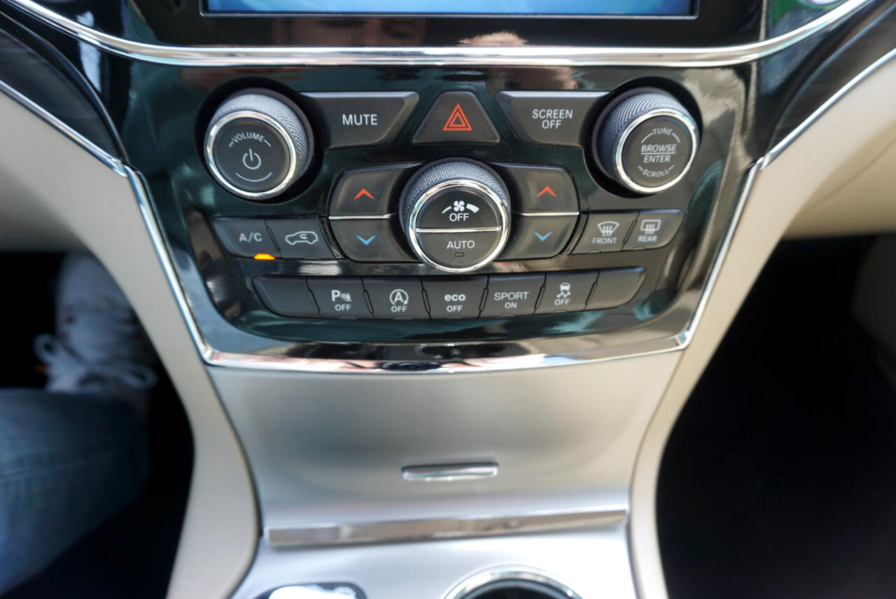 Vehicle image 22 of 28