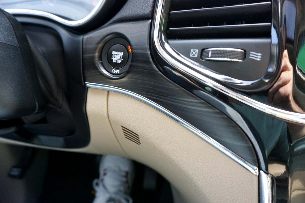 Vehicle image 19 of 28