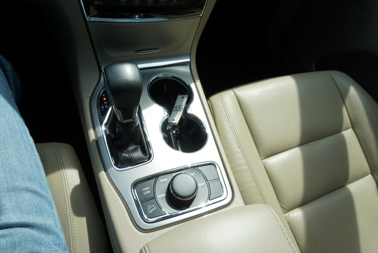 Vehicle image 25 of 28