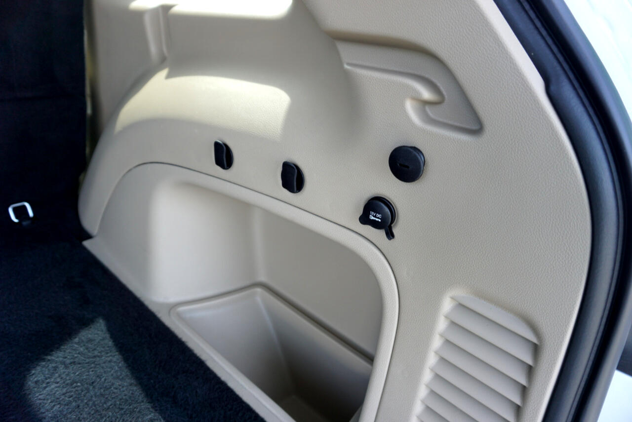 Vehicle image 10 of 28