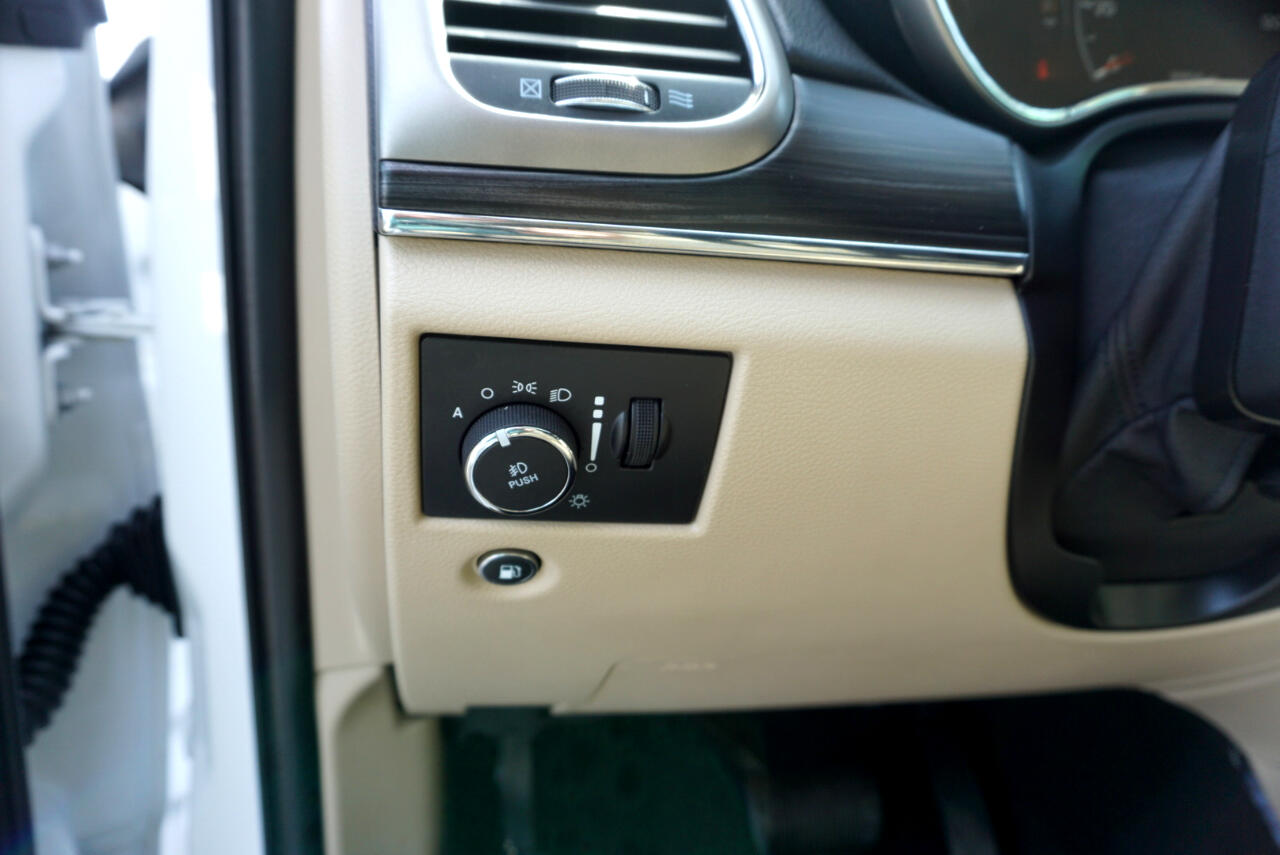 Vehicle image 16 of 28