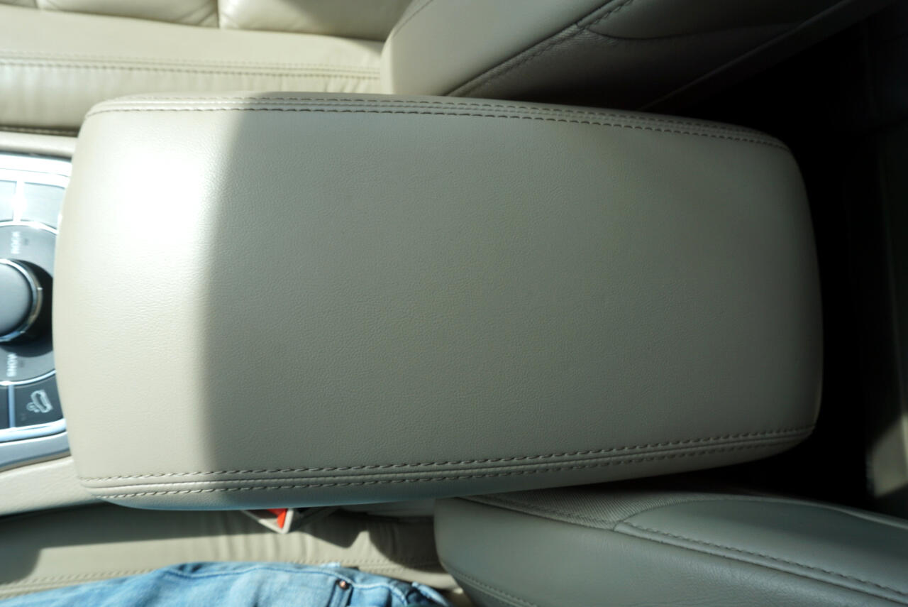 Vehicle image 27 of 28