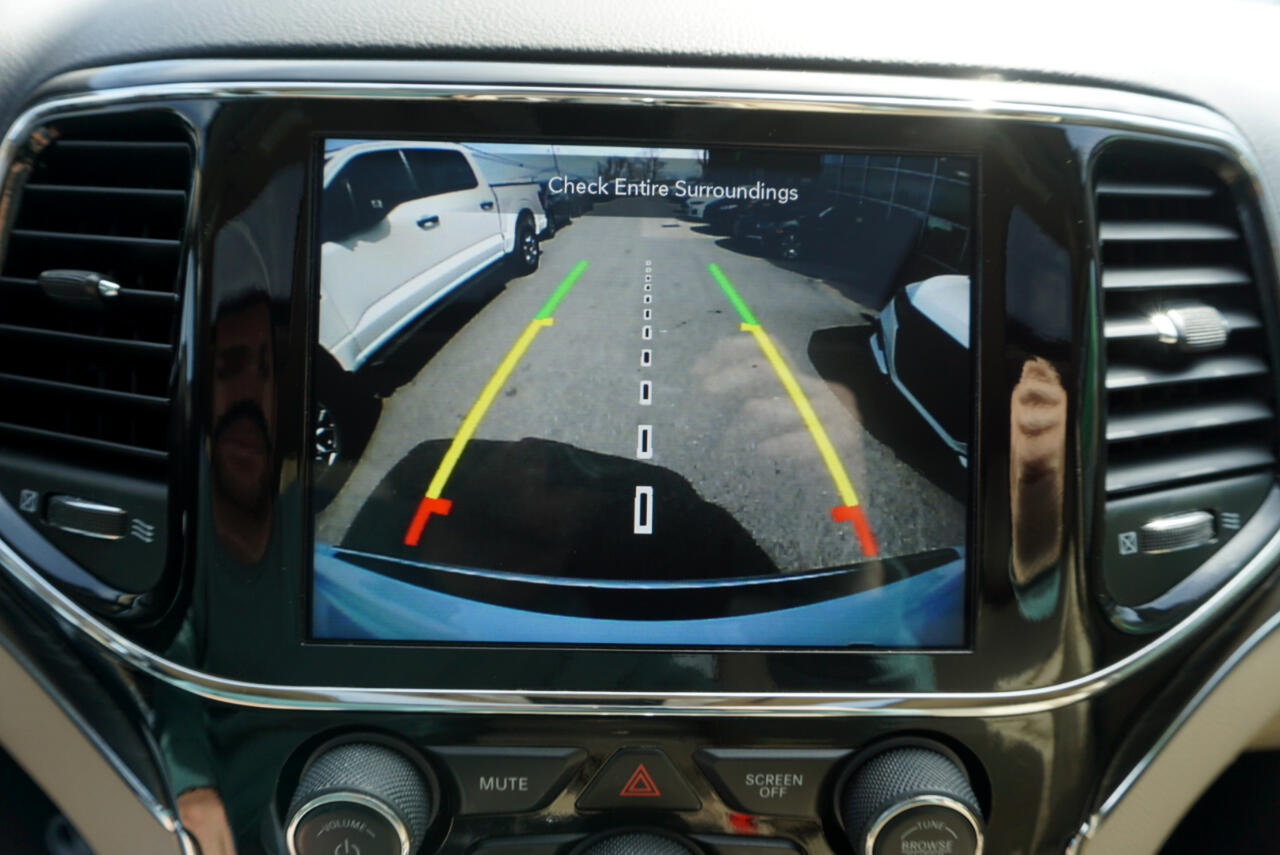 Vehicle image 21 of 28