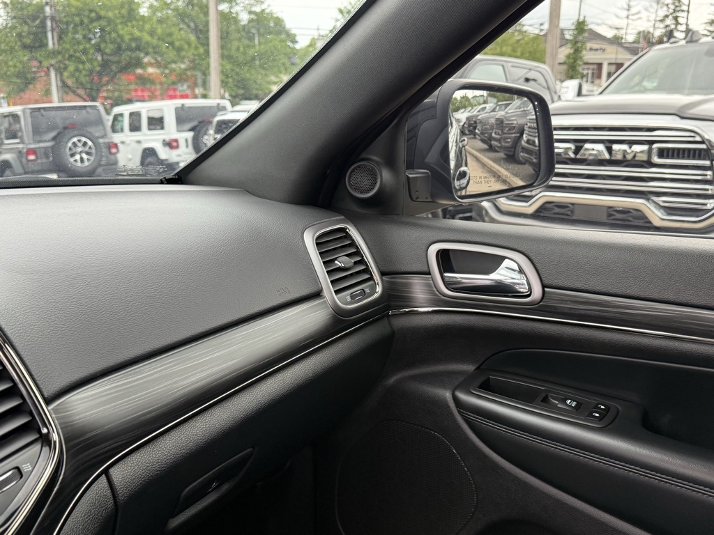 Vehicle image 21 of 26