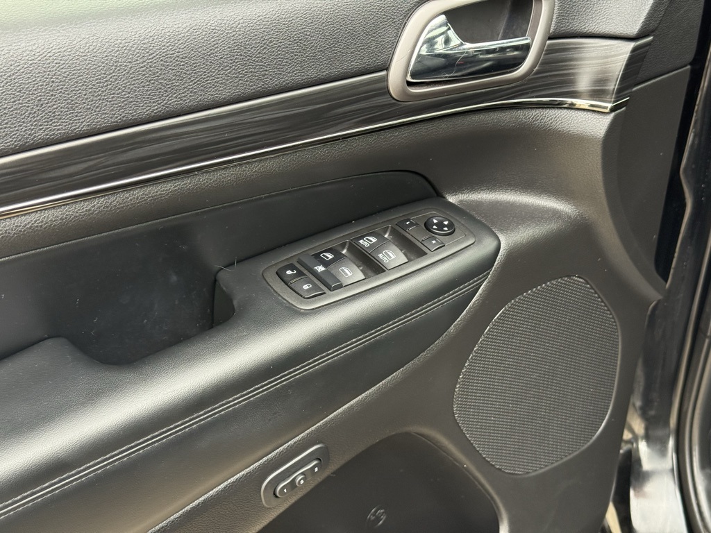 Vehicle image 10 of 26