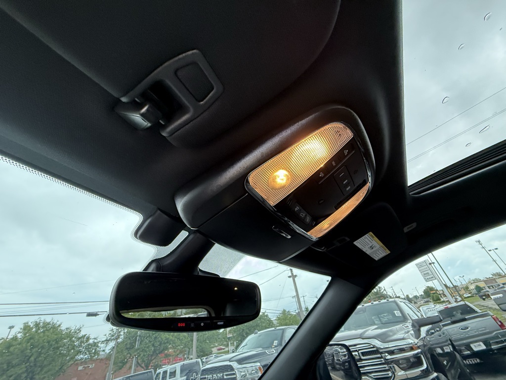 Vehicle image 22 of 26