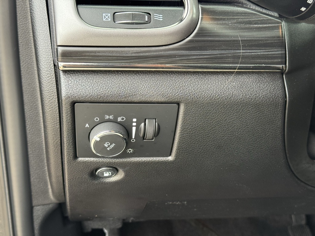 Vehicle image 16 of 26