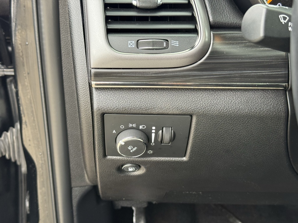 Vehicle image 17 of 26