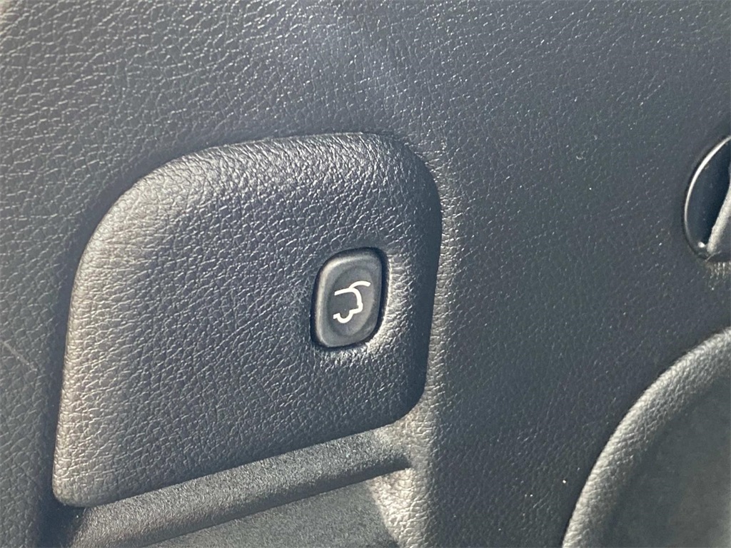 Vehicle image 13 of 36