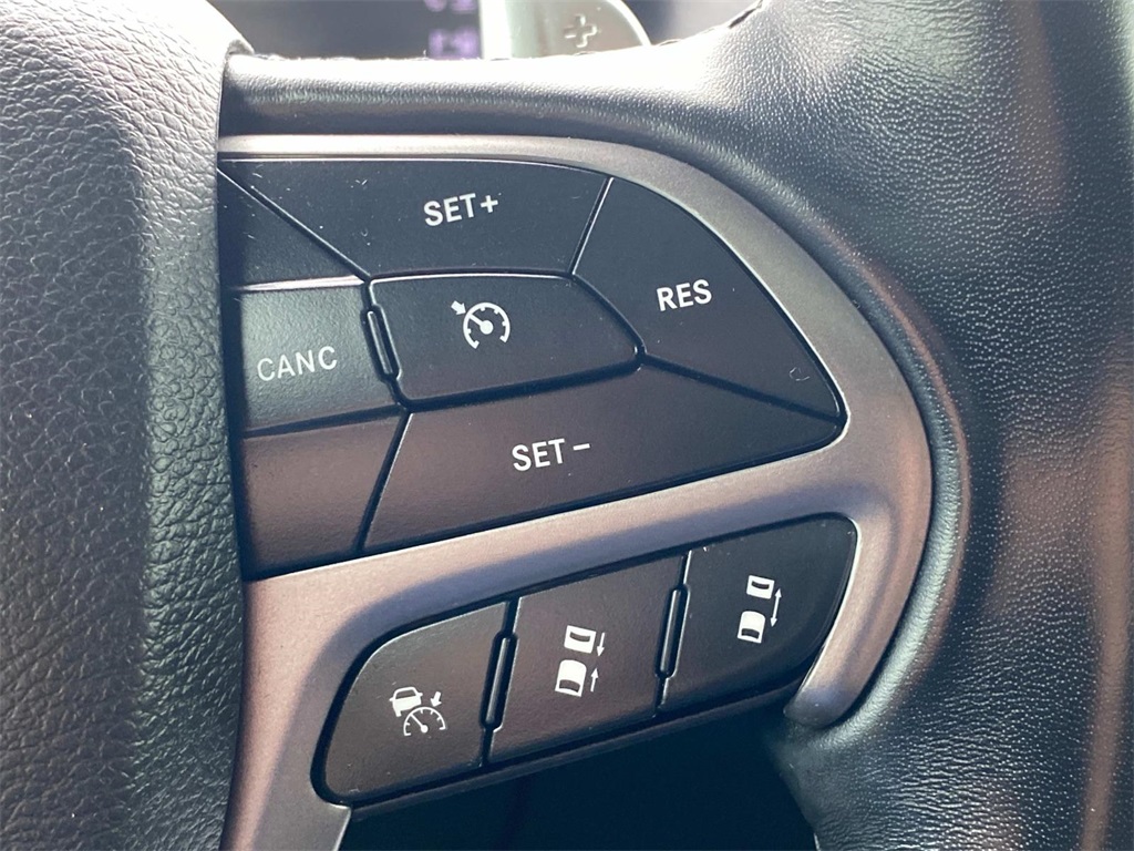 Vehicle image 26 of 36
