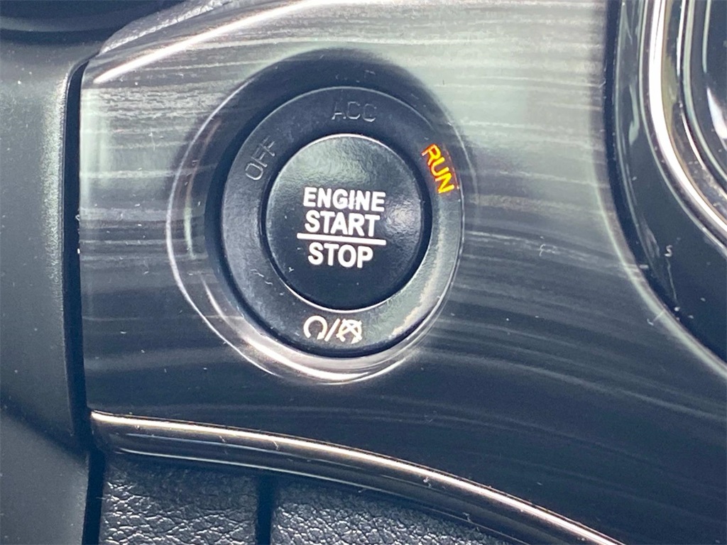 Vehicle image 28 of 36