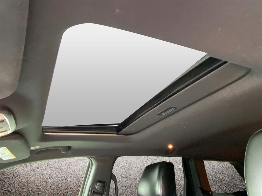Vehicle image 21 of 36