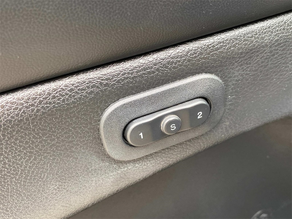 Vehicle image 19 of 36