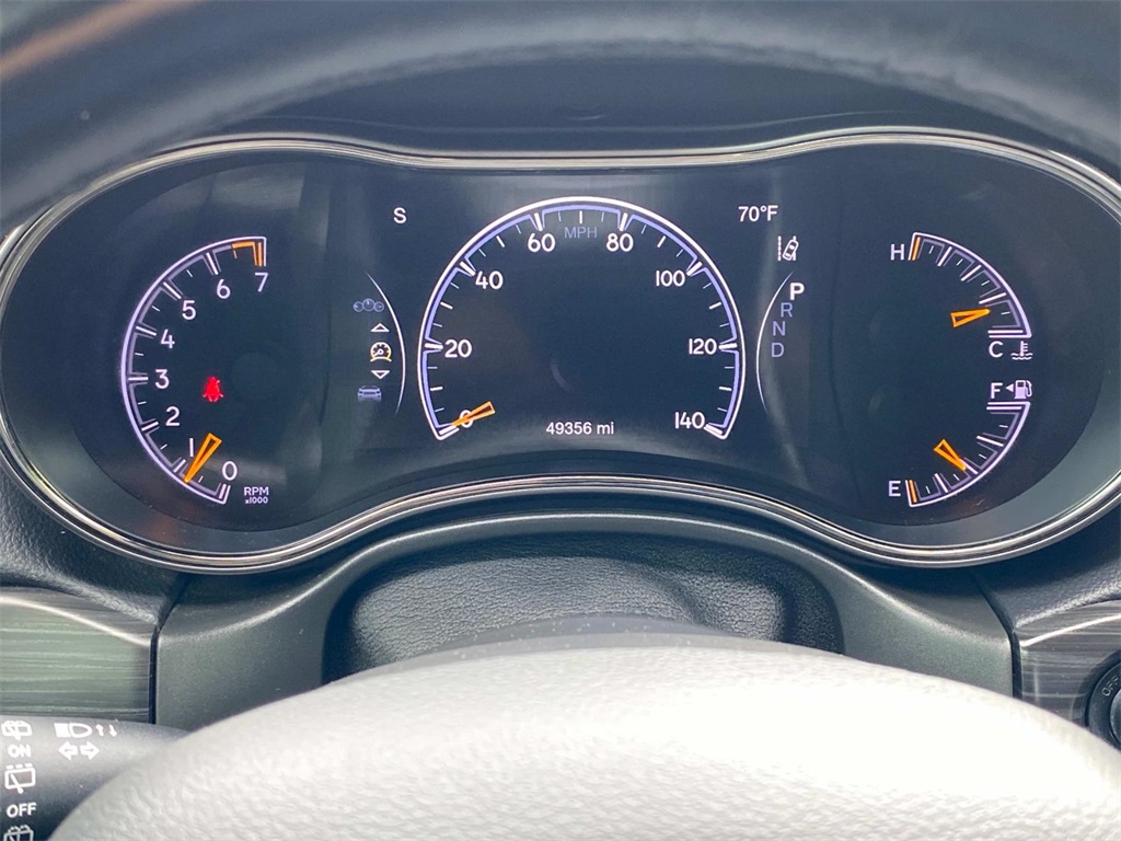 Vehicle image 27 of 36