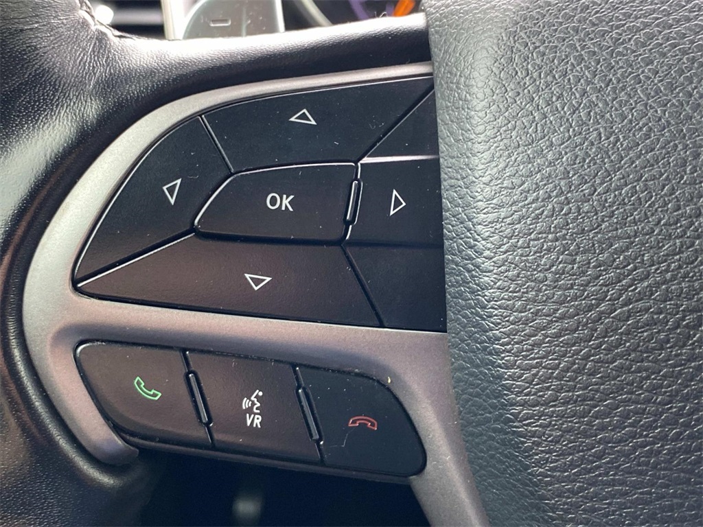 Vehicle image 25 of 36