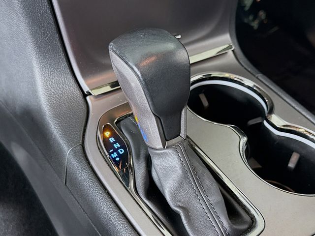 Vehicle image 17 of 33