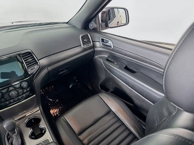 Vehicle image 24 of 33