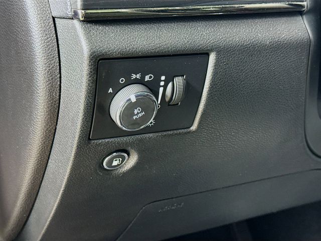 Vehicle image 10 of 33