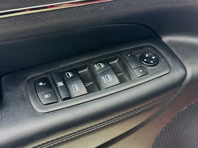 Vehicle image 18 of 33