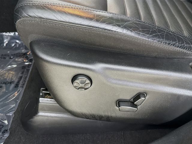 Vehicle image 19 of 33