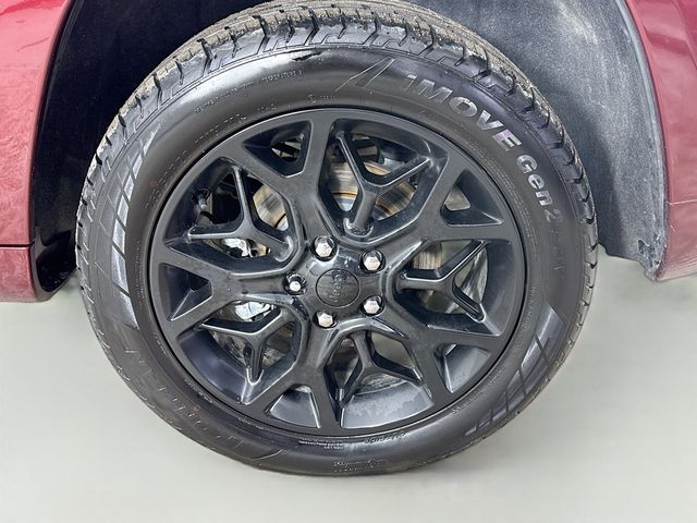 Vehicle image 31 of 33