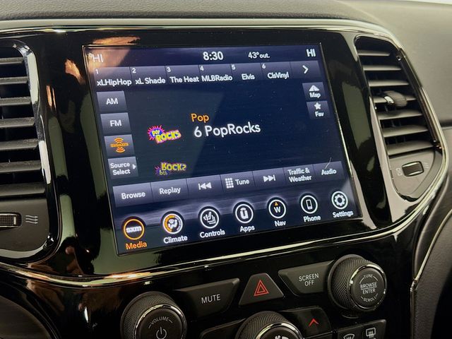 Vehicle image 15 of 33