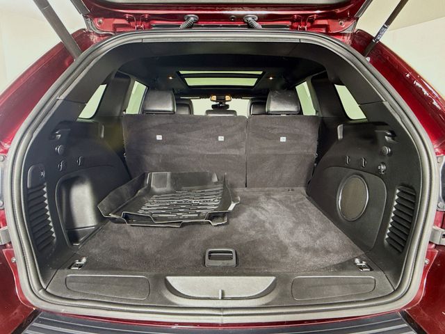 Vehicle image 26 of 33