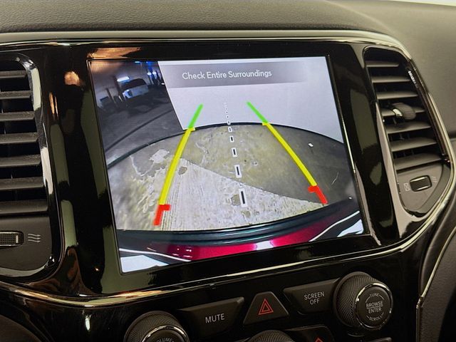 Vehicle image 14 of 33