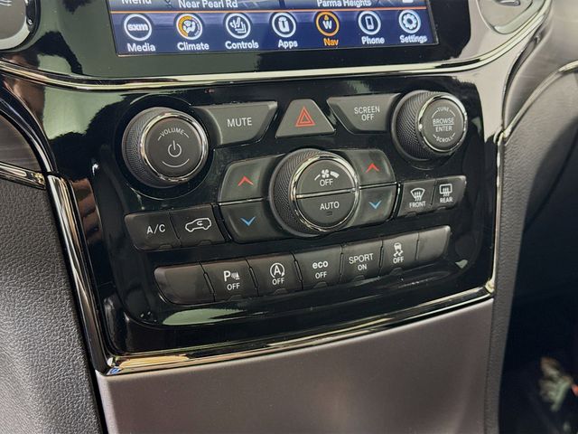 Vehicle image 16 of 33