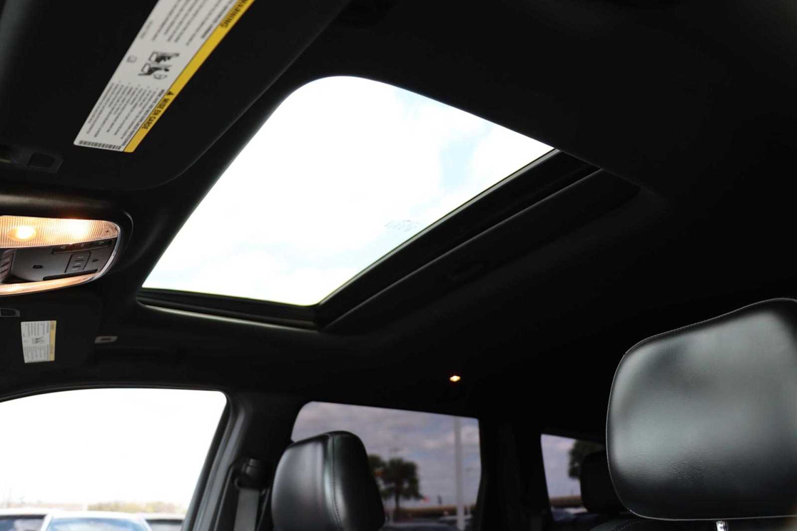 Vehicle image 23 of 30