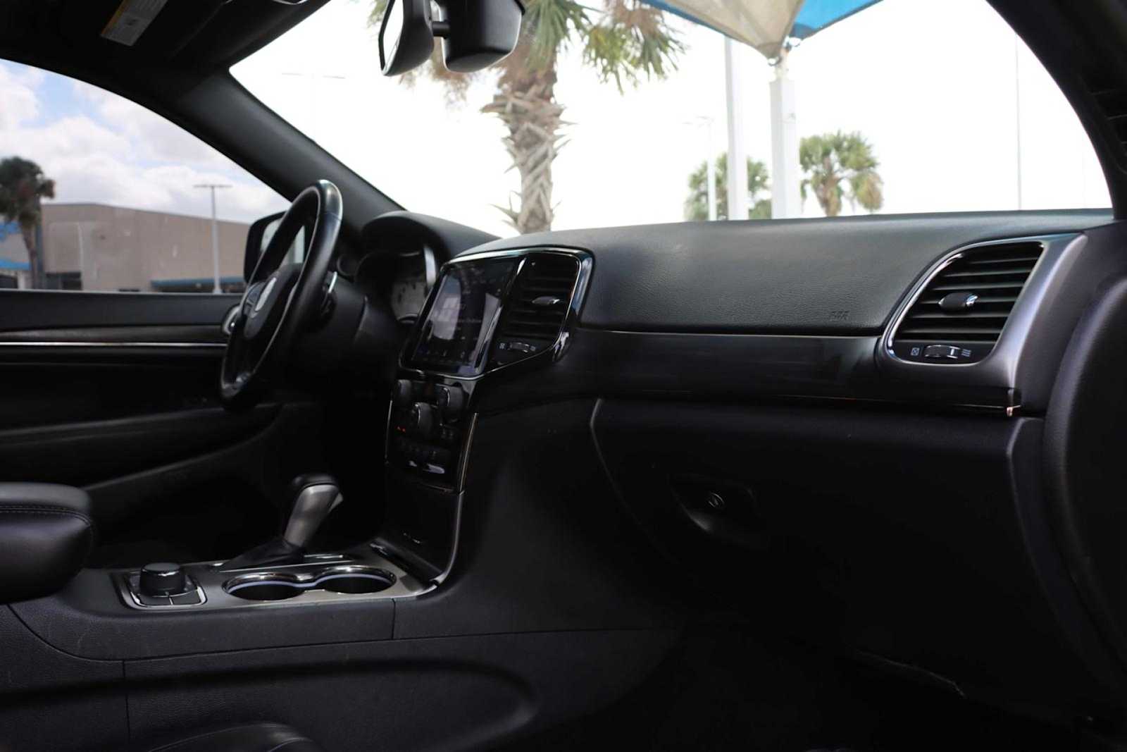 Vehicle image 13 of 30