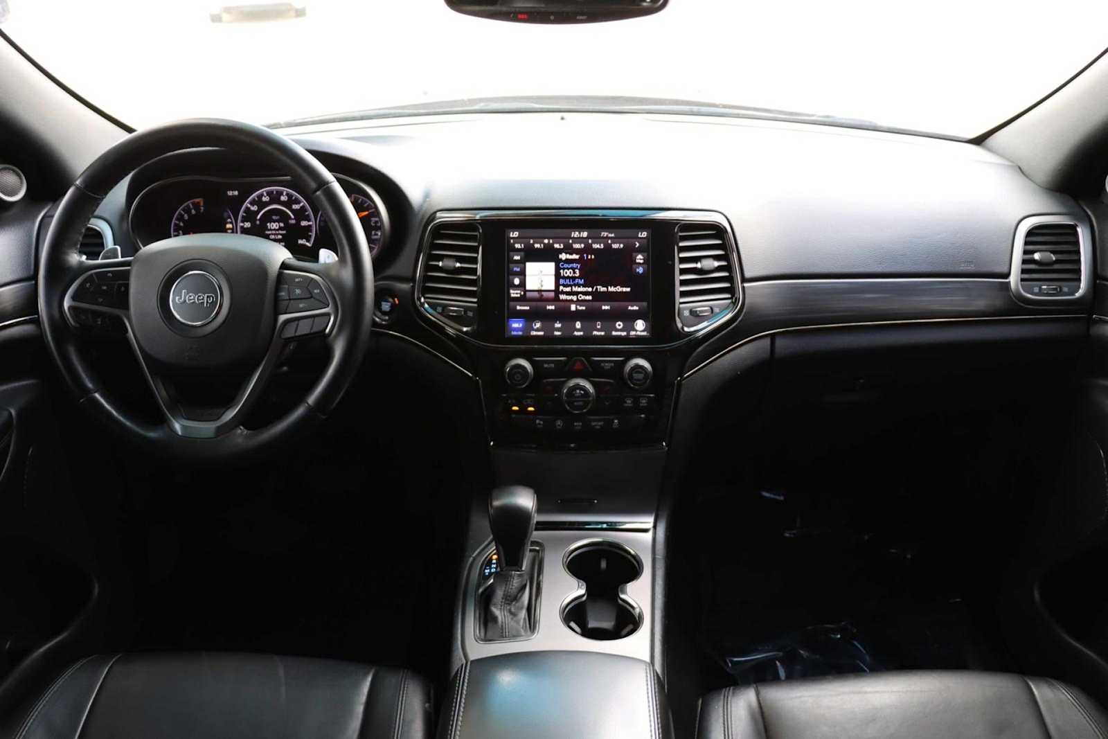 Vehicle image 10 of 30