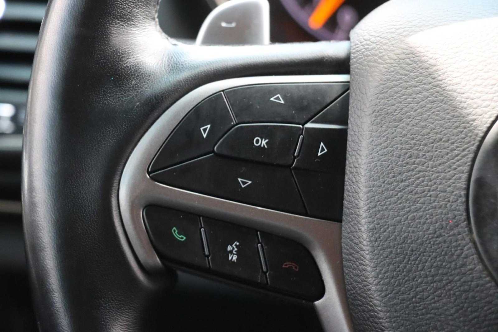 Vehicle image 21 of 30