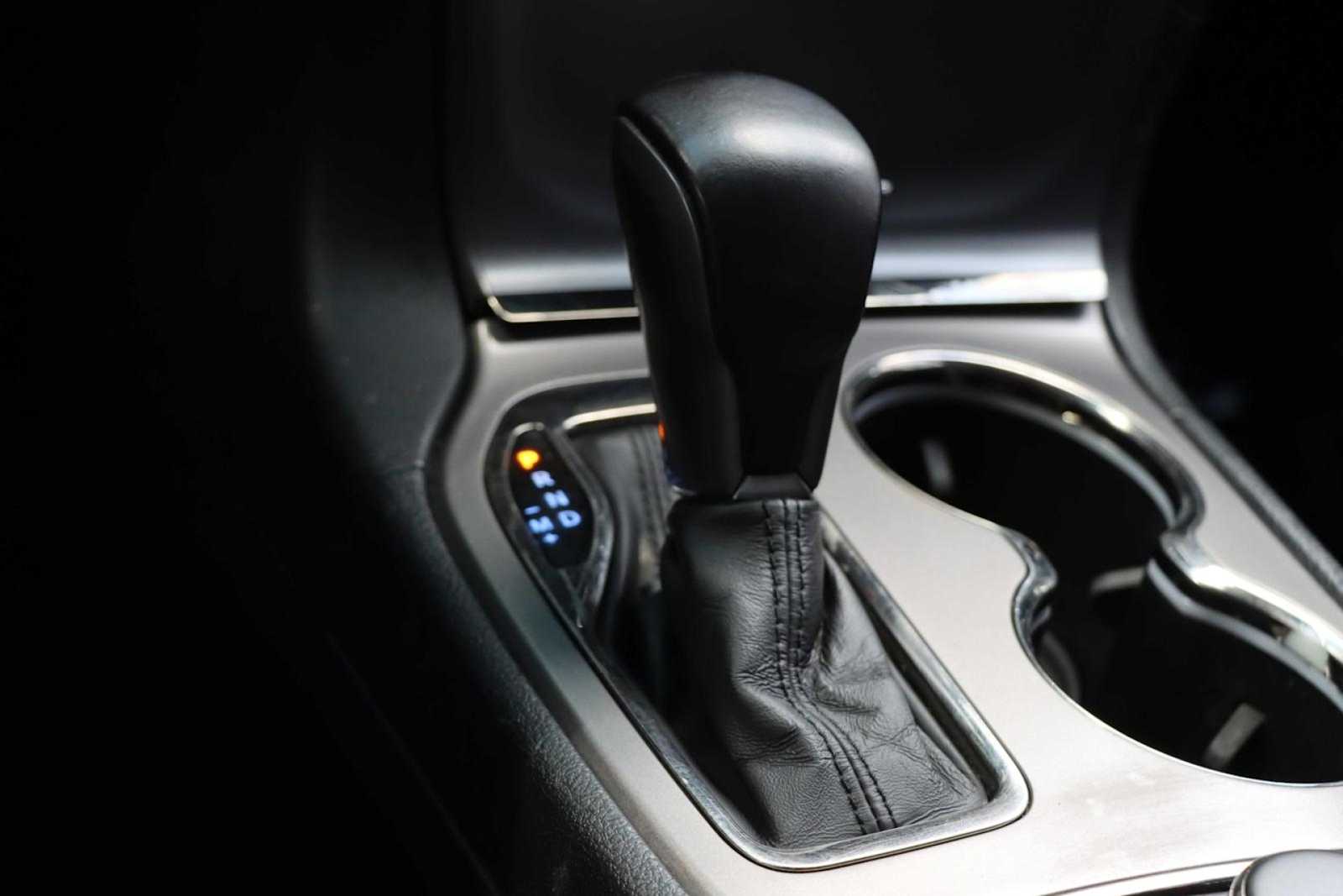 Vehicle image 18 of 30