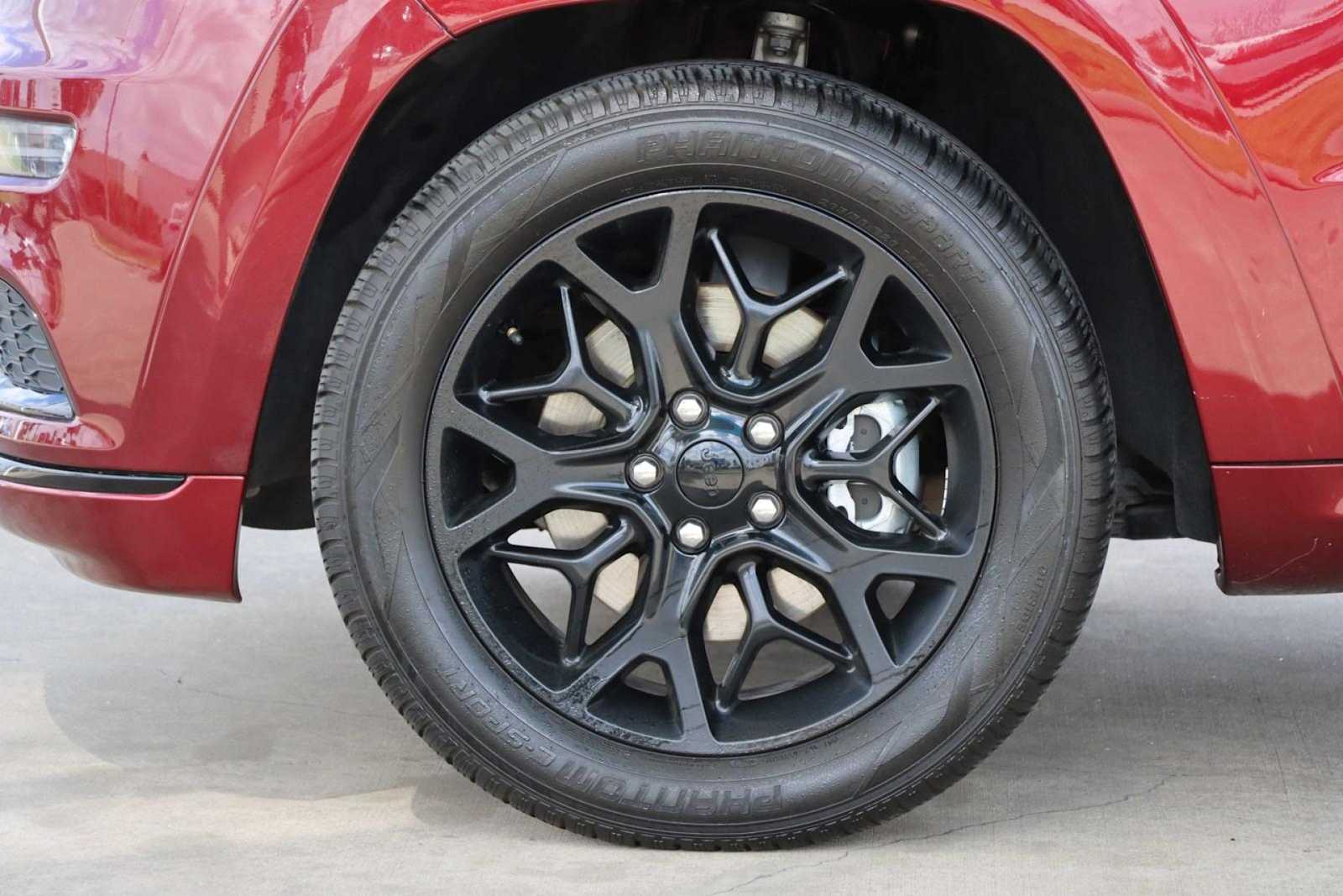 Vehicle image 8 of 30