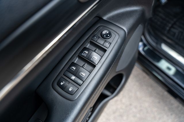 Vehicle image 23 of 41